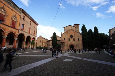 Bologna Piazza Santo Stefano voll