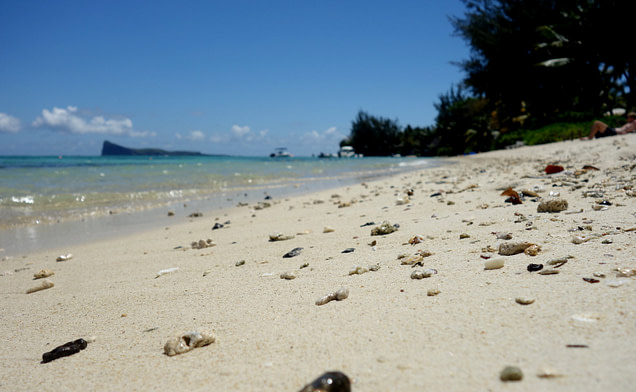 Pereybere Strand mit Steinen