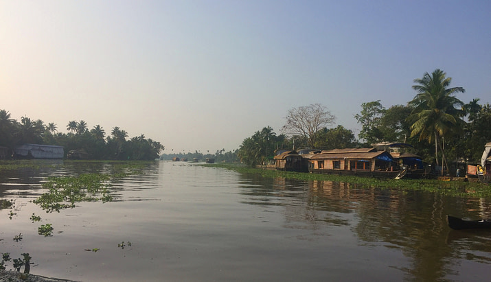 Aleppey Kerala Backwaters Fluss mit Hausbooten