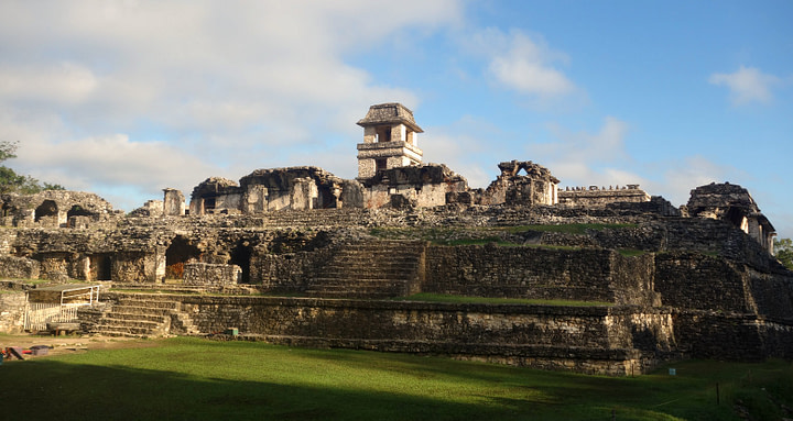 Palenque El Palacio Seitenansicht