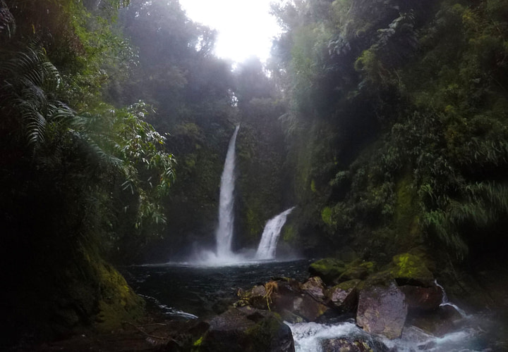 Parque Pumalin Wasserfälle