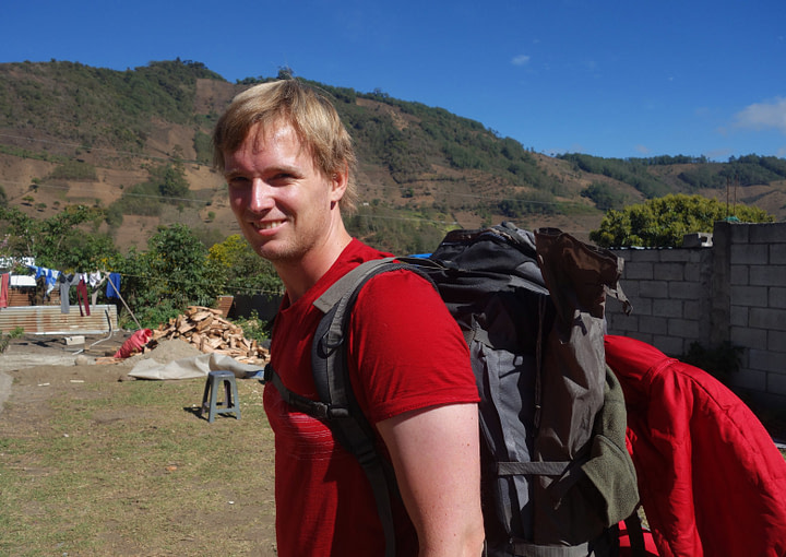Antigua Vulkan Wanderung Matthias mit Rucksack
