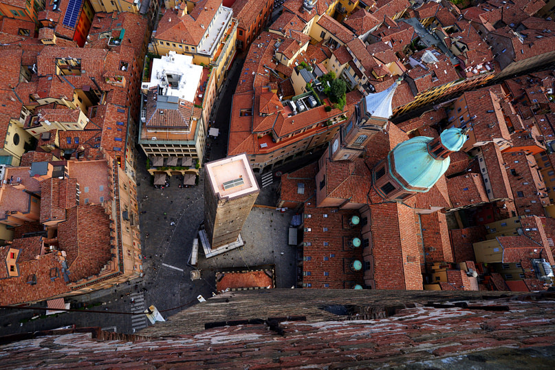 Bologna Blick vom Torre Asinalli runter