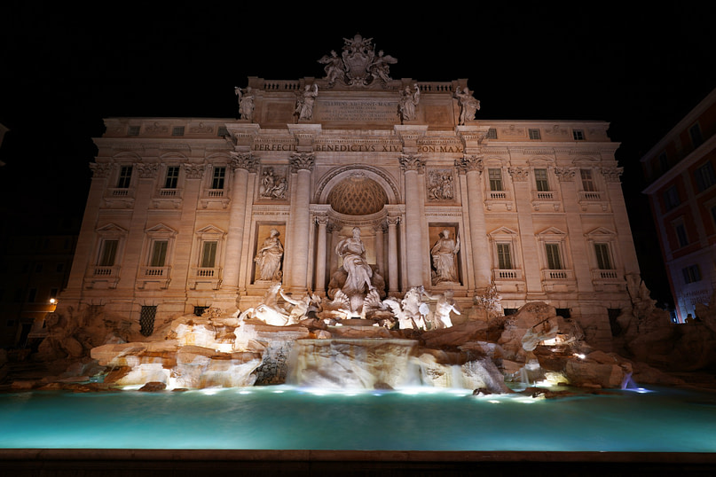 Rom Trevi Brunnen nachts
