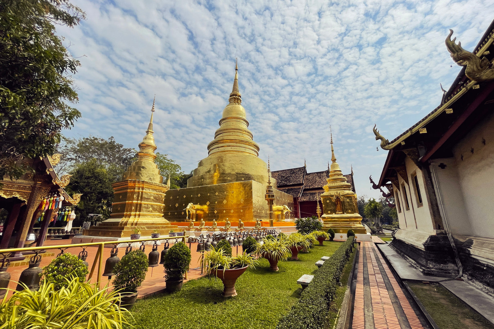 Wat Phra Singh Goldener Chedi von hinten